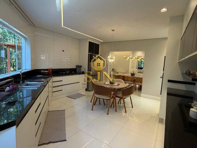 Casa para Venda em Santana de Parnaíba - 5